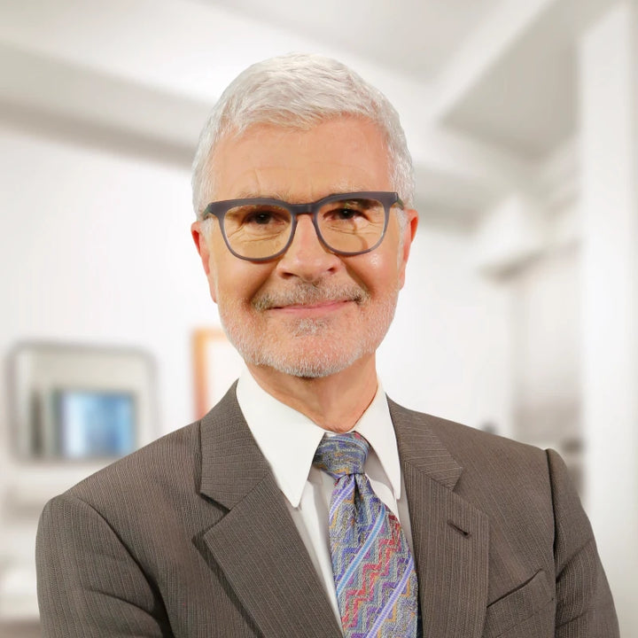 An image of Dr.Steven Gundry. A famous cardiologist and doctor.